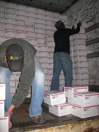 Containere fyldt med pakker blev sendt til Afghanistan på statens regning.